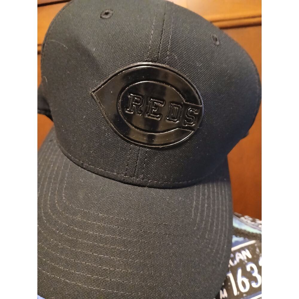 Black Cincinnati Reds baseball cap NIKE